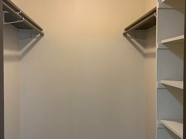 Parkwood Apartments — Photo 7