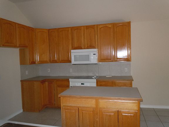 4th image of 174 Nuuanu Ln