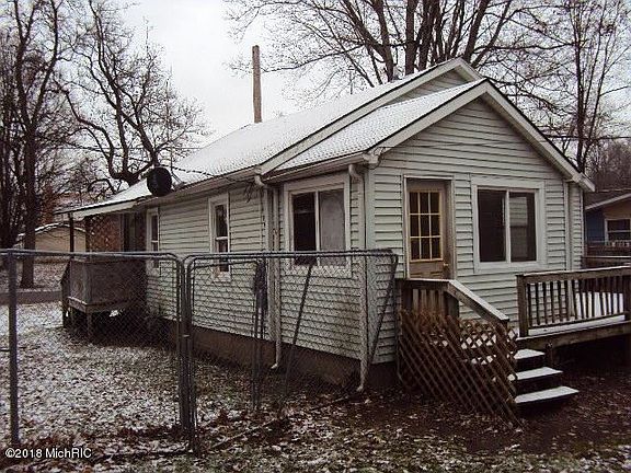 4th image of 122 Clyborn St