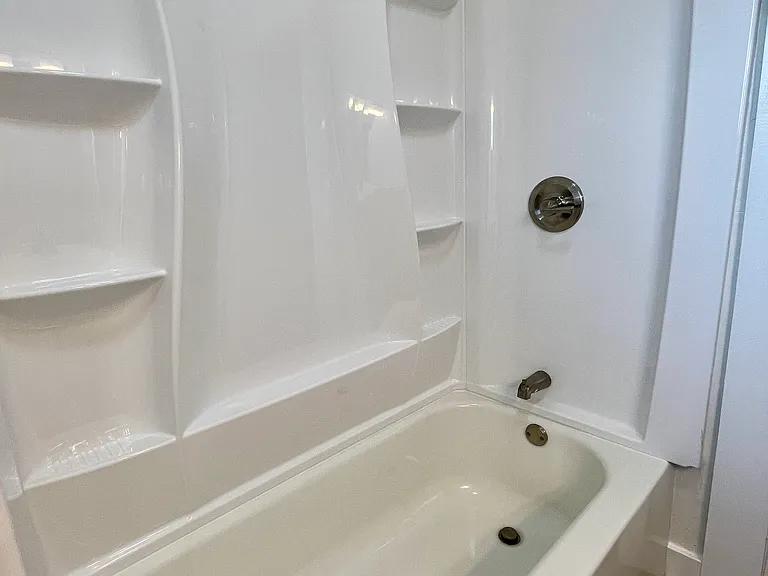 Bathtub/Shower