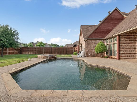 4th image of 111 Red Oak Dr