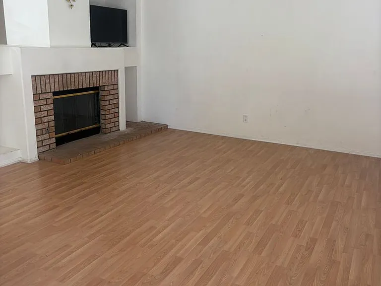 12481 Pacoima Rd — Photo 7