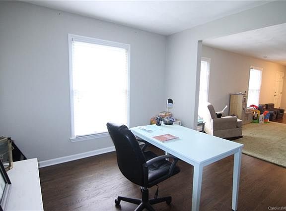 4th image of 1144 Woodvale Ave