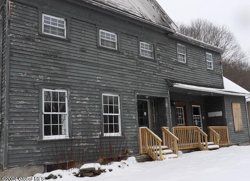 2nd image of 331 Mud Lake Road