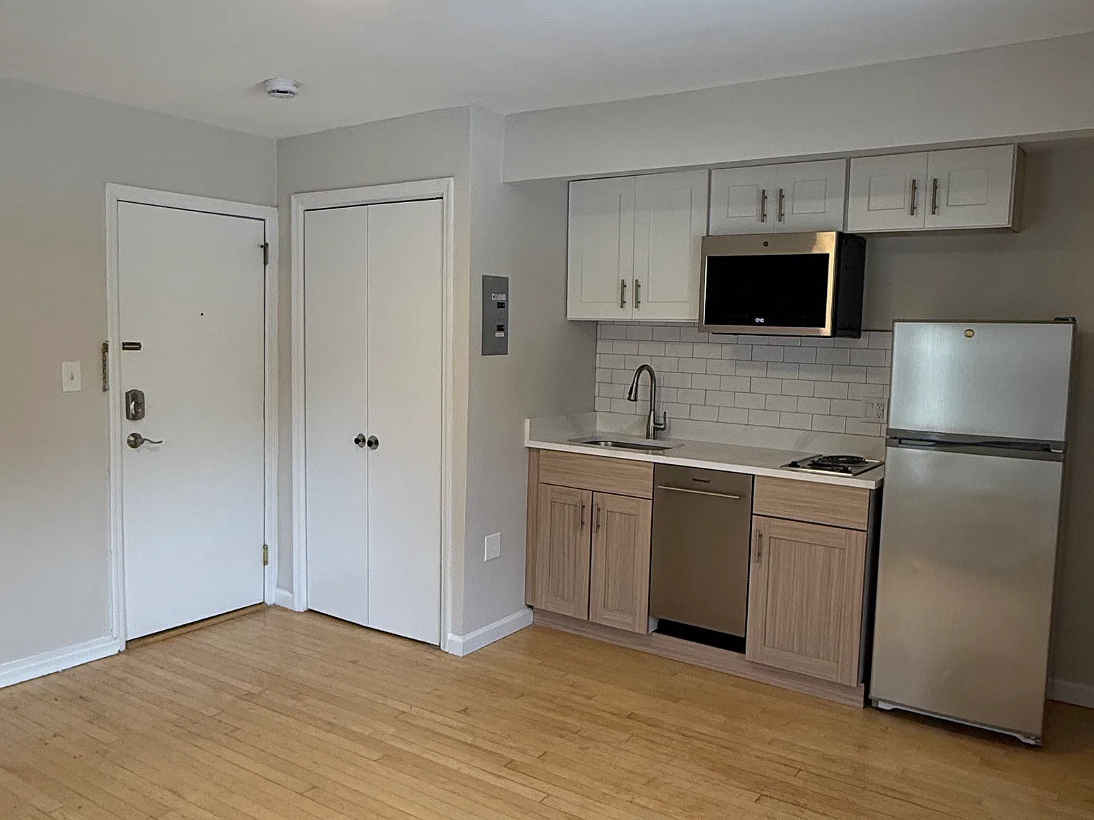 Studio, 400 sqft, $1,850 — Photo 2