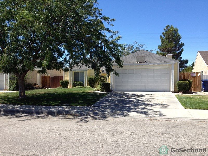1st image of 45909 Desert Springs Dr