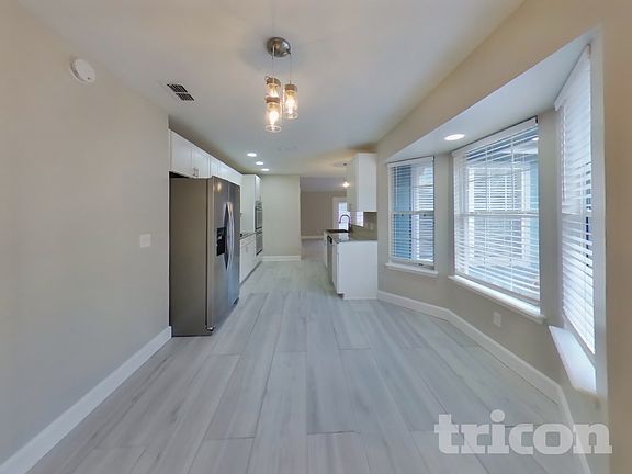 4th image of 3631 Mandarin Woods Dr N