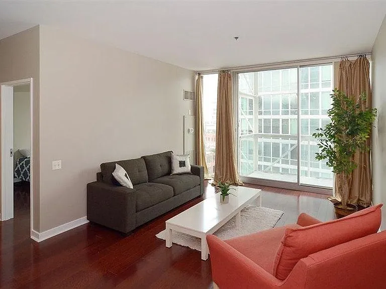653 N Kingsbury St #1004 — Photo 2