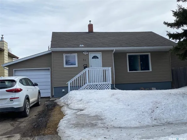 31 Irwin Ave, Yorkton, SK S3N 2E4