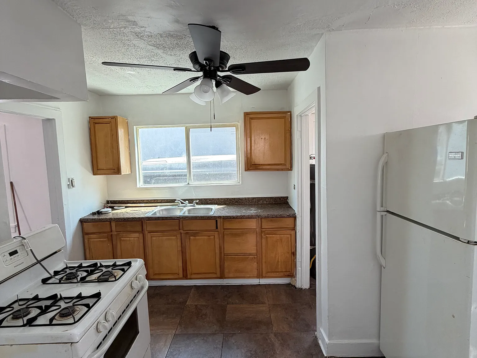 2 bed, $2,000 — Photo 2