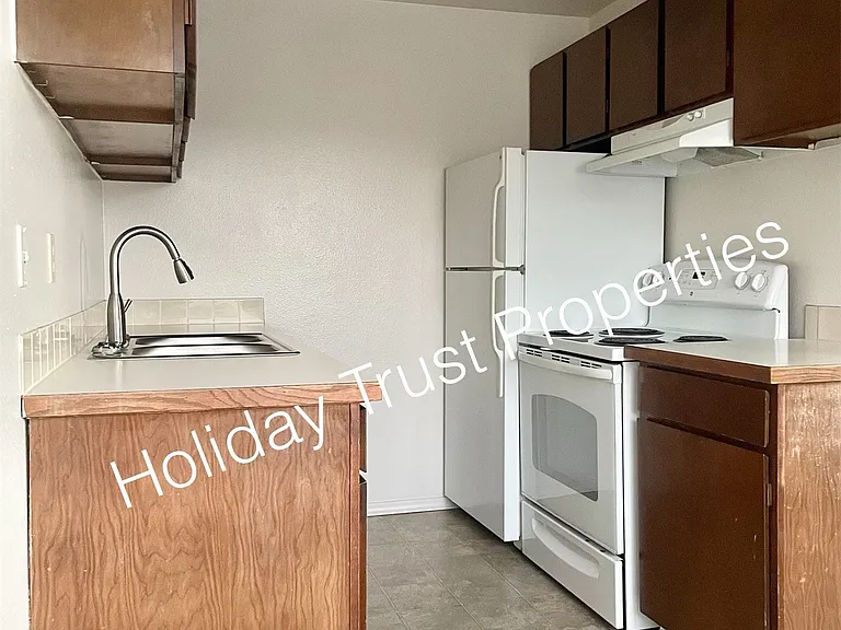 422 East Bay — Photo 3