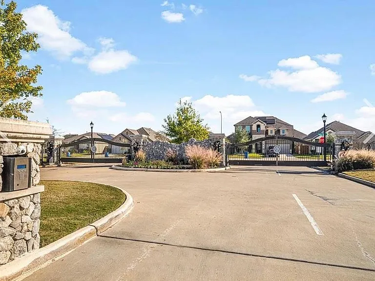 15419 Royce Holly Dr — Photo 3