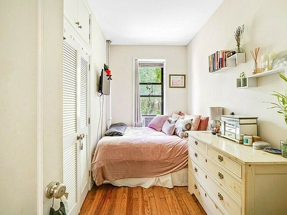 5th image of 18 1st Ave APT 3