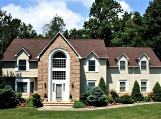 26 Yorkshire Dr, Hackettstown, NJ 07853