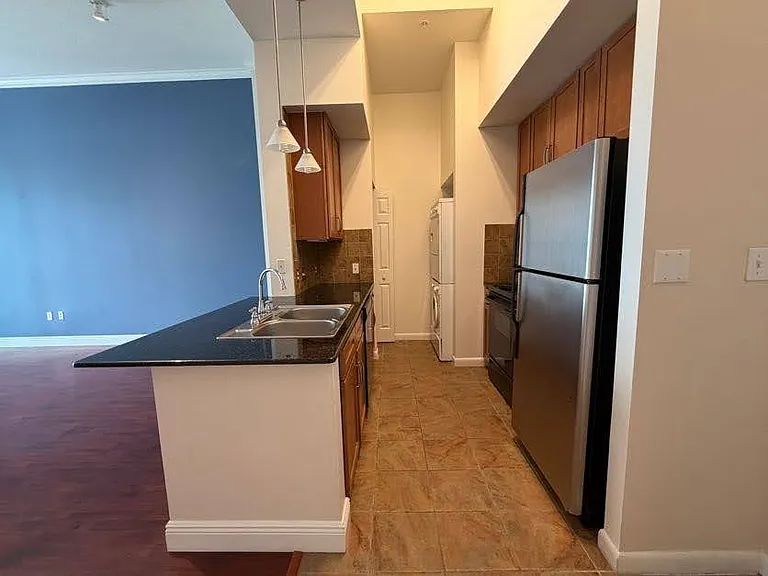 2000 N Bayshore Dr #126 — Photo 3
