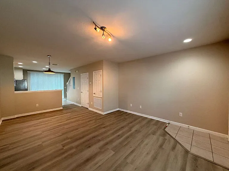 4430 SW 49th Ave — Photo 6
