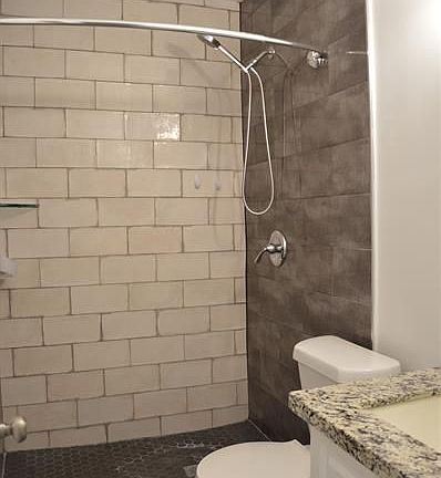 4th image of 823 NE 14th Ct #B