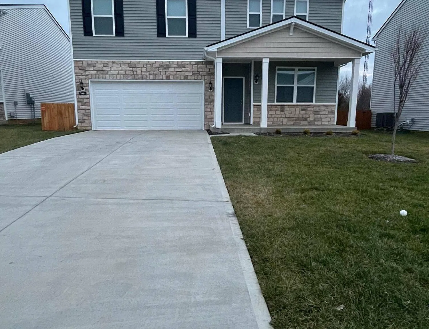 4 bed, 2.5 bath, 2606 sqft, $2,400 — Photo 2