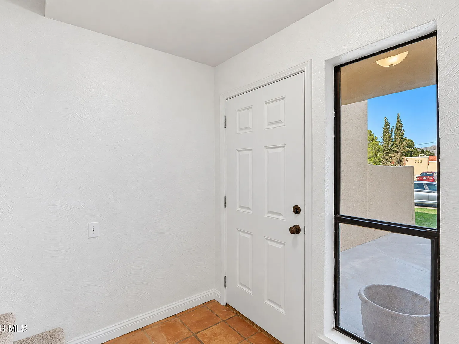 3 bed, 2.5 bath, 1372 sqft, $1,900 — Photo 4