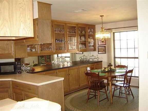 3rd image of 2703 Mary Ln