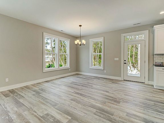 4th image of 812 Nahrath Drive SE