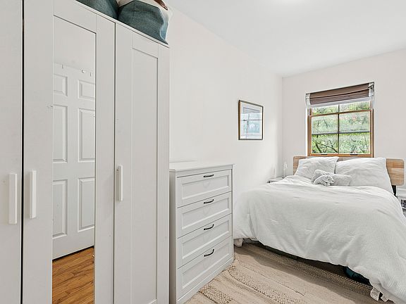 4th image of 548 1/2 Hudson St APT 4