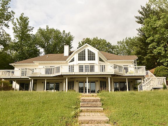 3rd image of 2055 Island Dr
