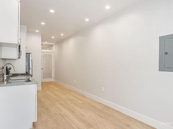 4th image of 82 Terra Vista Ave #B