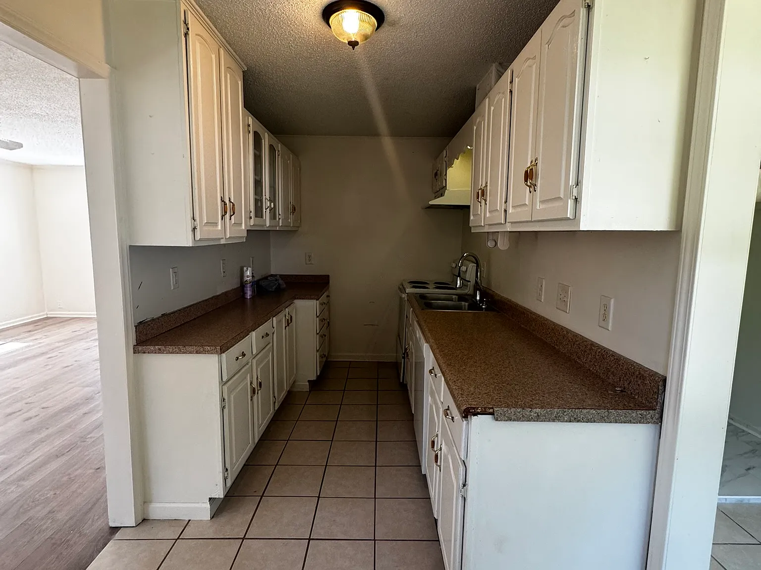 3 bed, 1200 sqft, $1,700 — Photo 3