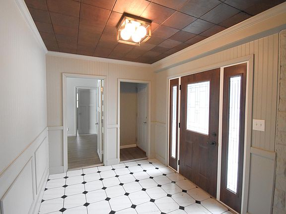 5th image of 225 W Grace St