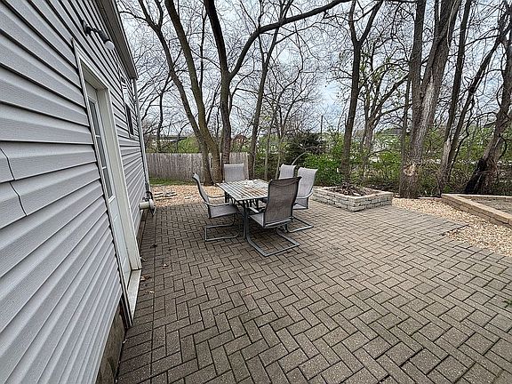 3rd image of 406 Armstrong St