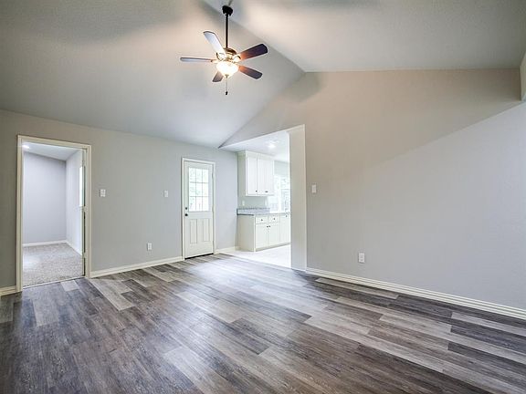 5th image of 417 Meadowcreek Ln