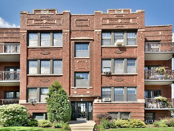 2nd image of 925 Clarence Ave APT 2