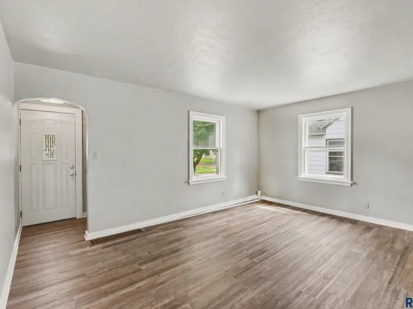 2027 S Euclid Ave, Sioux Falls, SD 57105