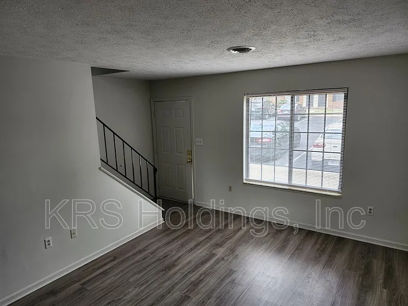 2 bed, 1.5 bath, 960 sqft, $1,250 — Photo 2