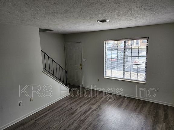 2nd image of 208 Straith St #C23