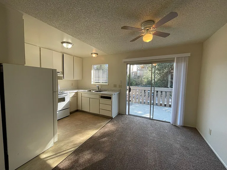Sharis Apartments — Photo 70