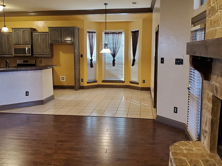 1621 Colonial Dr — Photo 13