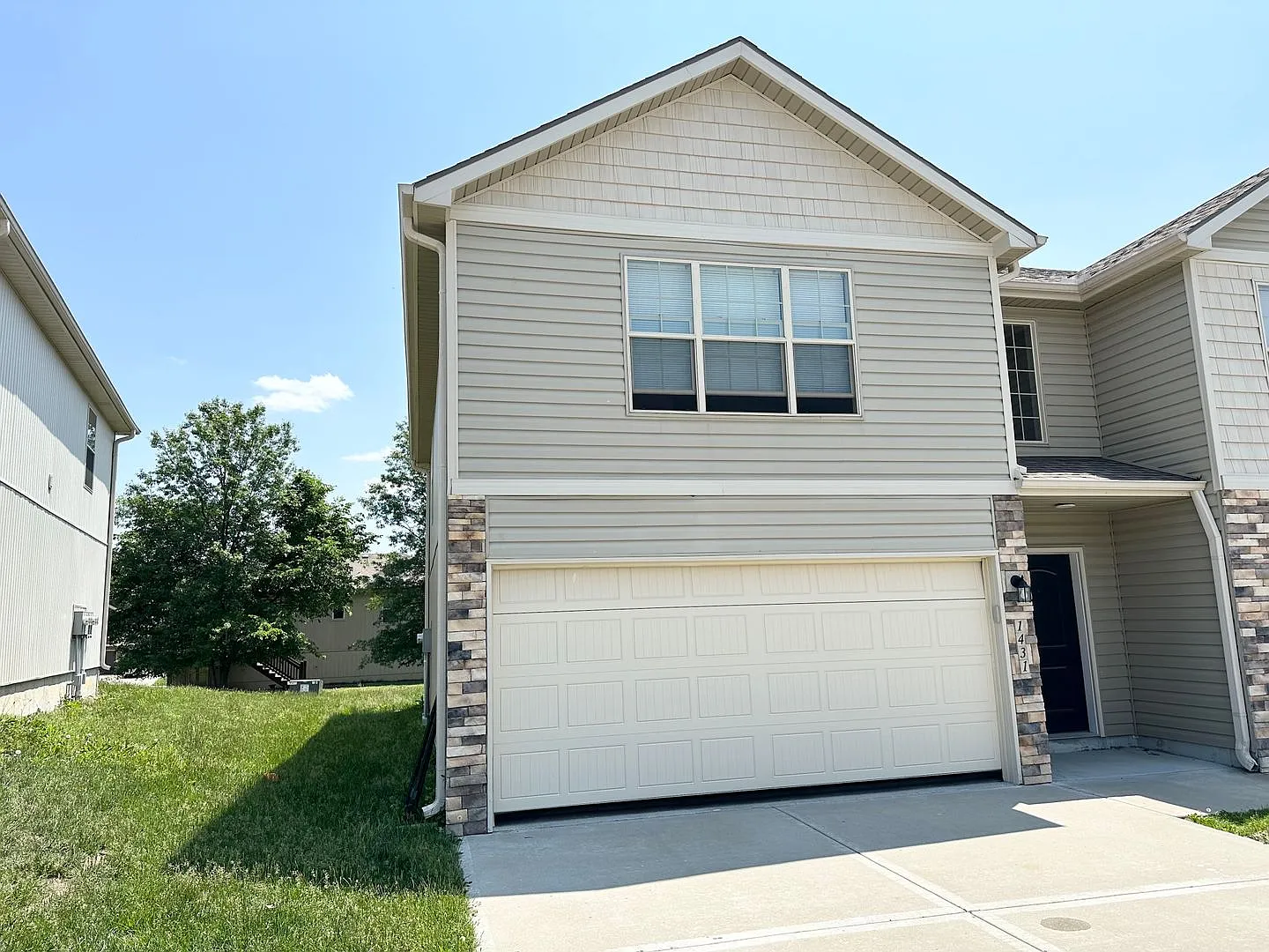 3 Bed | 2.5 Bath | 2 Car Garage Townhome in Grain Valley w/ Special — Photo 1