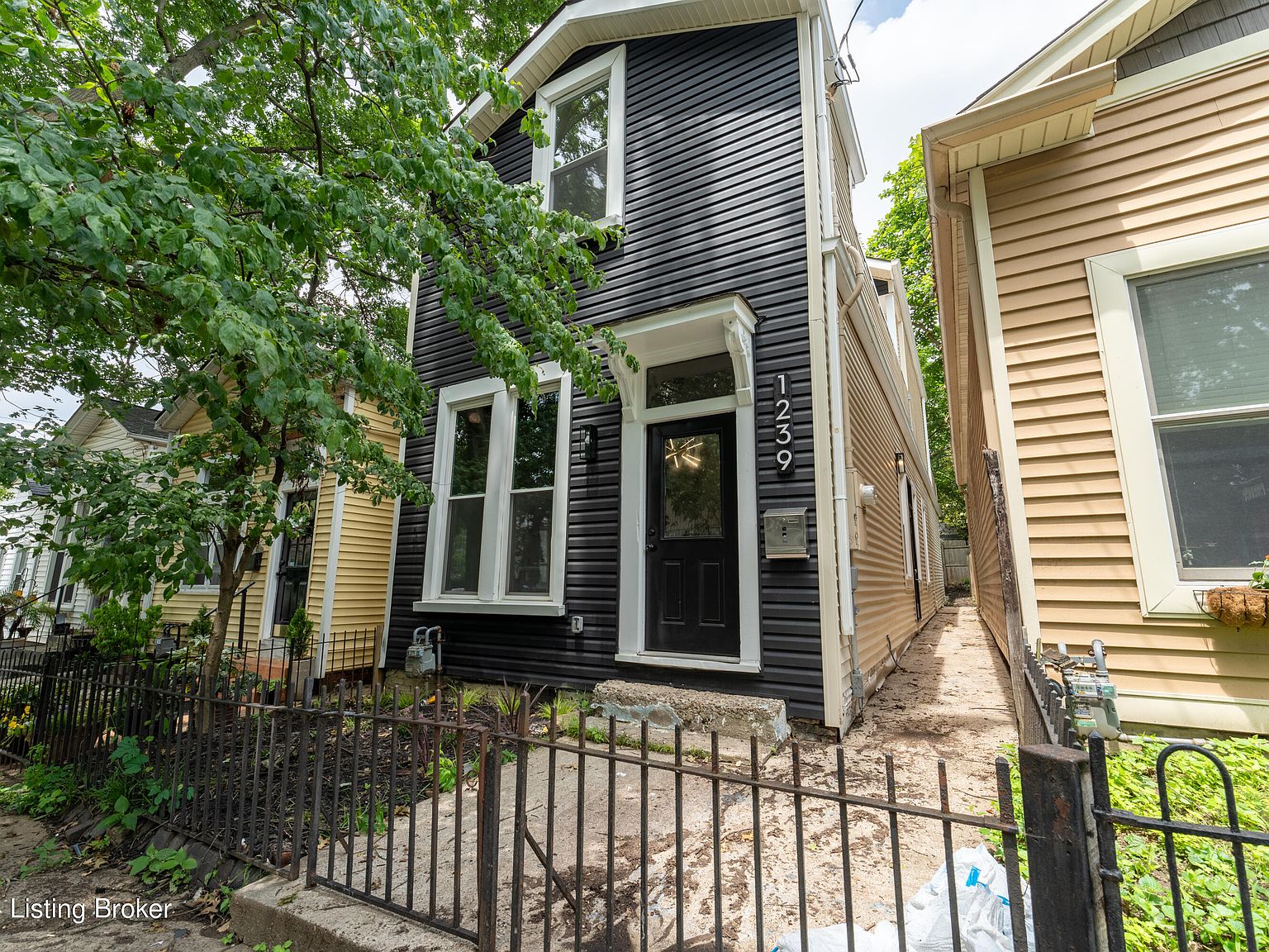 1239 Hull St, Louisville, KY 40204 Zillow