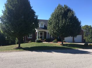 102 Shawnee Dr, Paint Lick, KY 40461