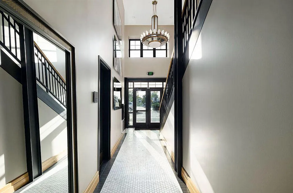 Salt Lake Costume Apartments — Photo 1