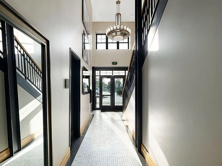Salt Lake Costume Apartments — Photo 1