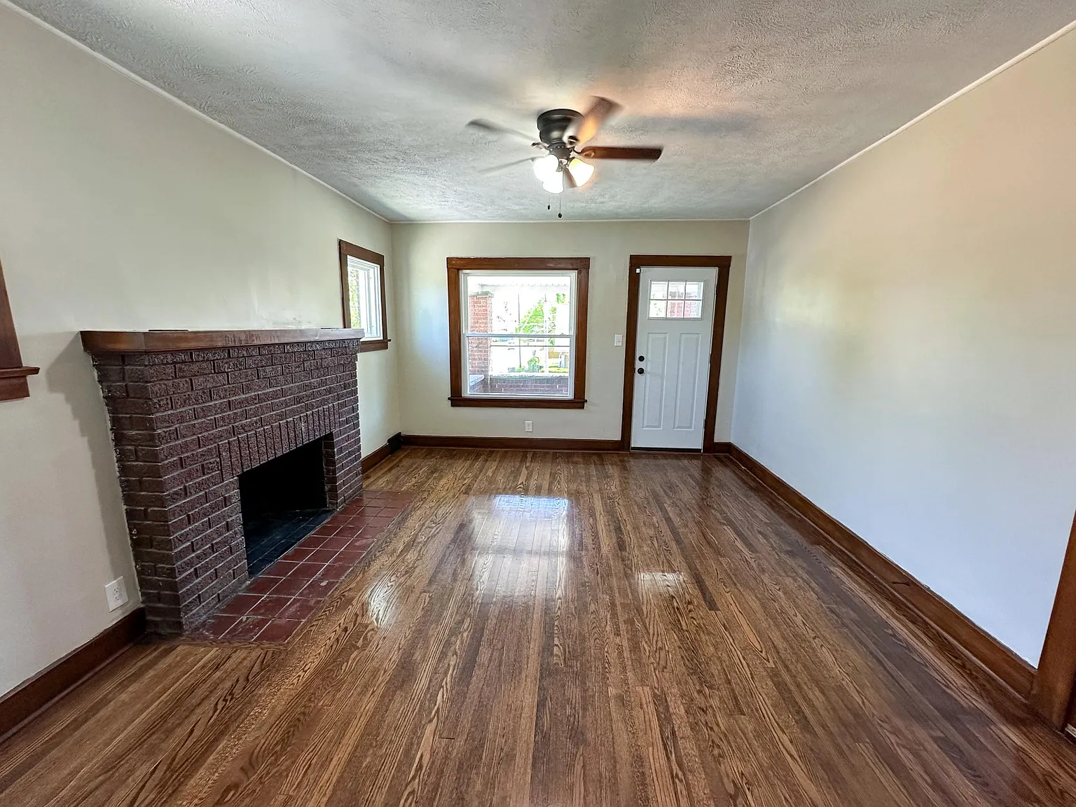 1 bed, 900 sqft, $630 — Photo 2