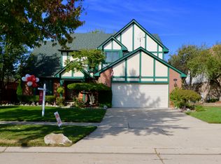 15743 Greenview Dr, Fraser, MI 48026