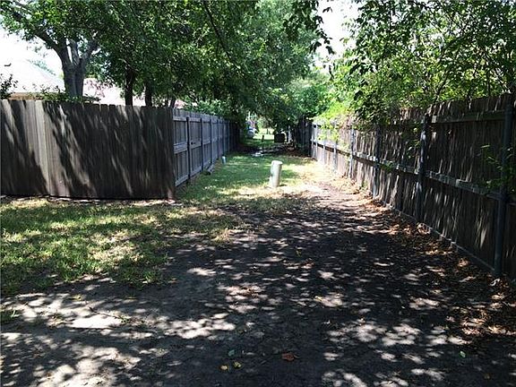 4th image of 2507 Saint Andrews Dr