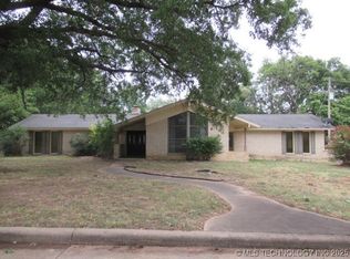 2020 Valley View Dr, Claremore, OK 74017