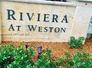 246 Riviera Cir #246 — Photo 1
