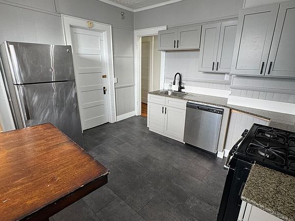 2nd image of 825-827 Westcott St #825