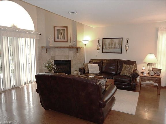 3rd image of 301 N Bayshore Dr #4